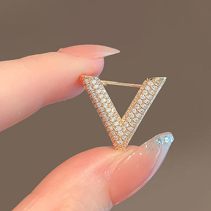 V Shaped Brooches For Women Metal Anti-Glare Lapel Pin Fixed Clothes Pins Sweater Coat Clothing Accessories