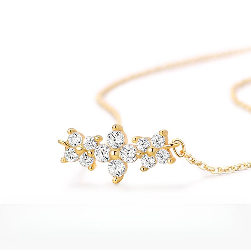 Simple and Fresh Zircon Flower Necklace with Four Leaf Flower Collar Chain As A New Gift for Girlfriend