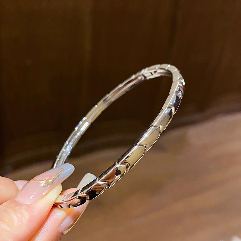 18K Gold Plated Zircon Twill Bangle: Exquisite, Versatile Luxury Bracelet for Women