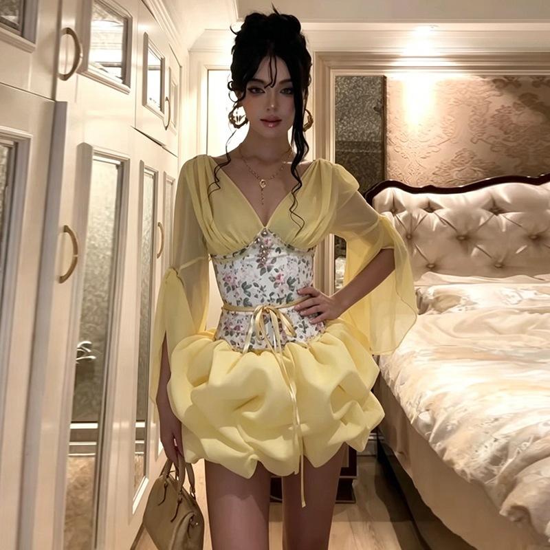 2026 European and American summer new fashion V-neck splicing floral horn sleeve personalized design dress women
