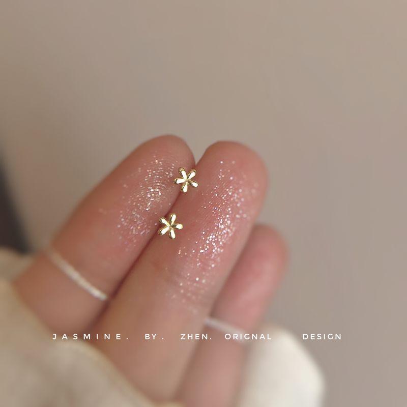 

Sterling Silver Removal-Free before Sleep Small Hair Invisible Ear Studs A pair of silver with smooth ears and small hair