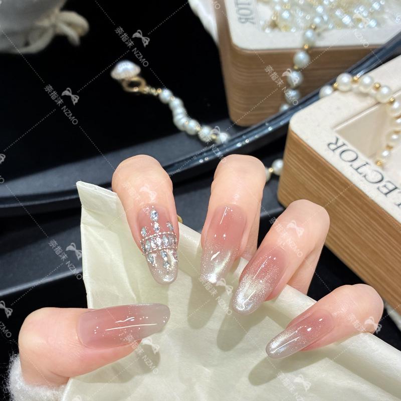 L93 Elegant Nude Cat Eye Rhinestone Press-On Nails XS (Medium Oval)