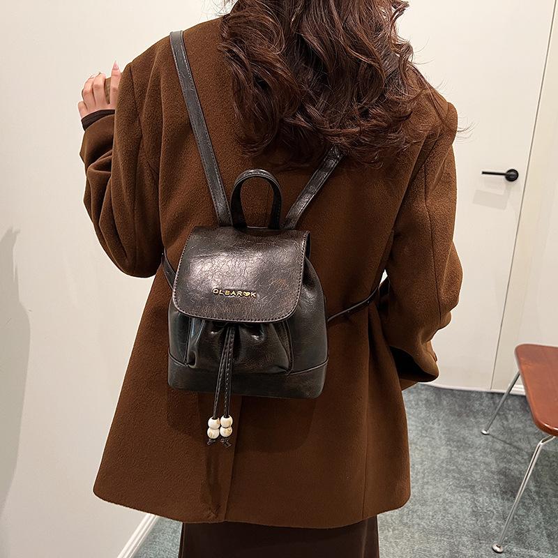 Plecak damski 2025 nowy jesienno-zimowy retro niszowy design popularny wszechstronny mały plecaczek modny podróżny mały tornister