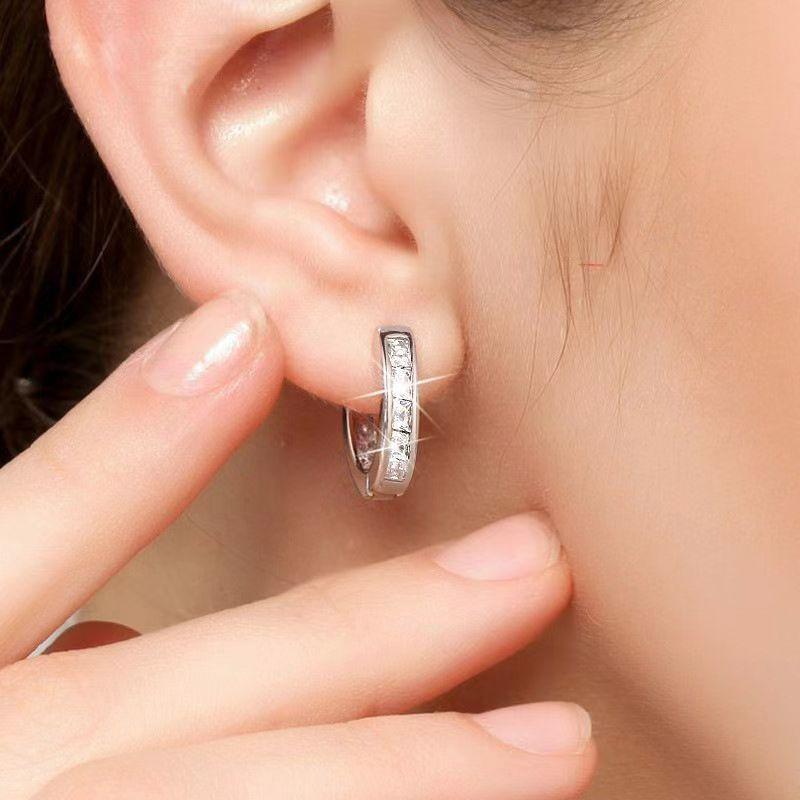 Classic Pave Diamond Hoop Earrings For Women Exquisite Niche Personalized Sparkling Circle Ear Cuffs Versatile Jewelry