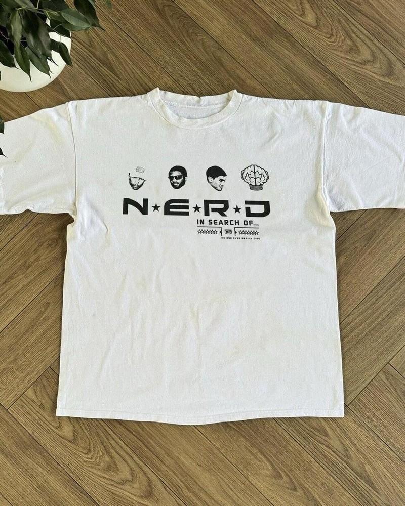 Новая одежда Фаррелла Уильямса N.E.R.D. В поисках… Унисекс футболка Comfor Colors XL