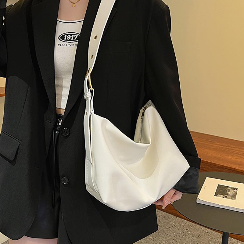 Large Capacity Shoulder Bag Pu Leather Messenger Bag Commuting Casual Use Underarm Bag Trendy Women Totes Handbag Quality