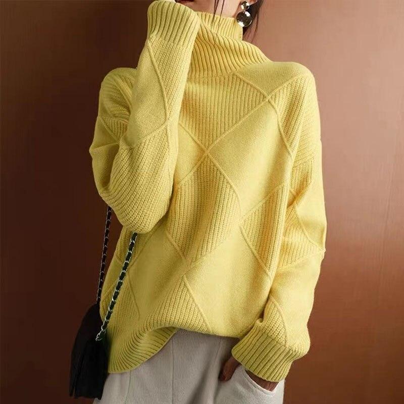 

Осінній модний дизайн 2023 року. Теплий светр з довгим рукавом. Жіночі повсякденні вільні пуловери з високим горлом. М’який одяг для офісних жінок 29016 One Size жовтий