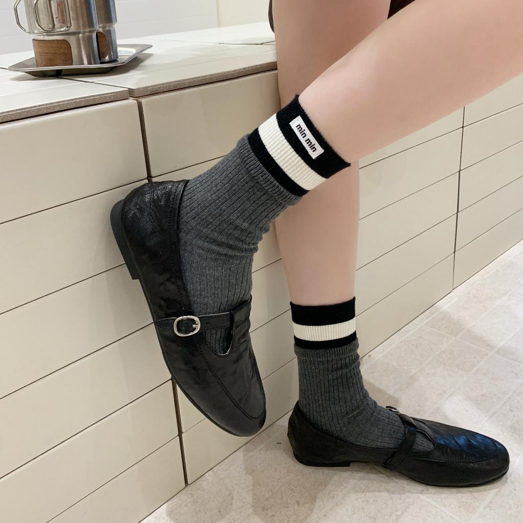 Autunno E Inverno Montagne Di Calzini Personalità Femminile Blocchi Di Colore Calzini A Mezza Gamba Strisciati Tessuto Antivento Standard Calzini Alla Moda Serie Miu Stile College