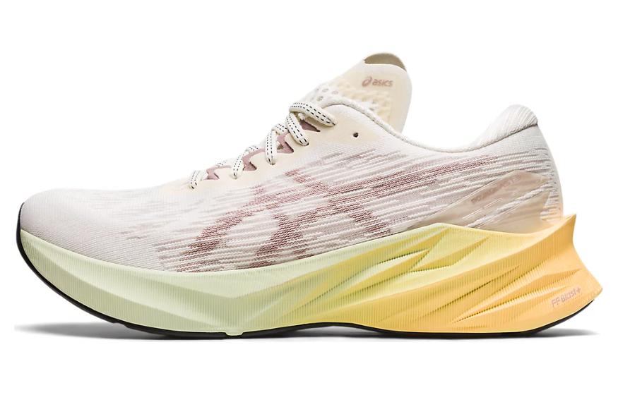 ASICS Novablast 3  Кремовый Олень  Женские 1012B288-101 39.5