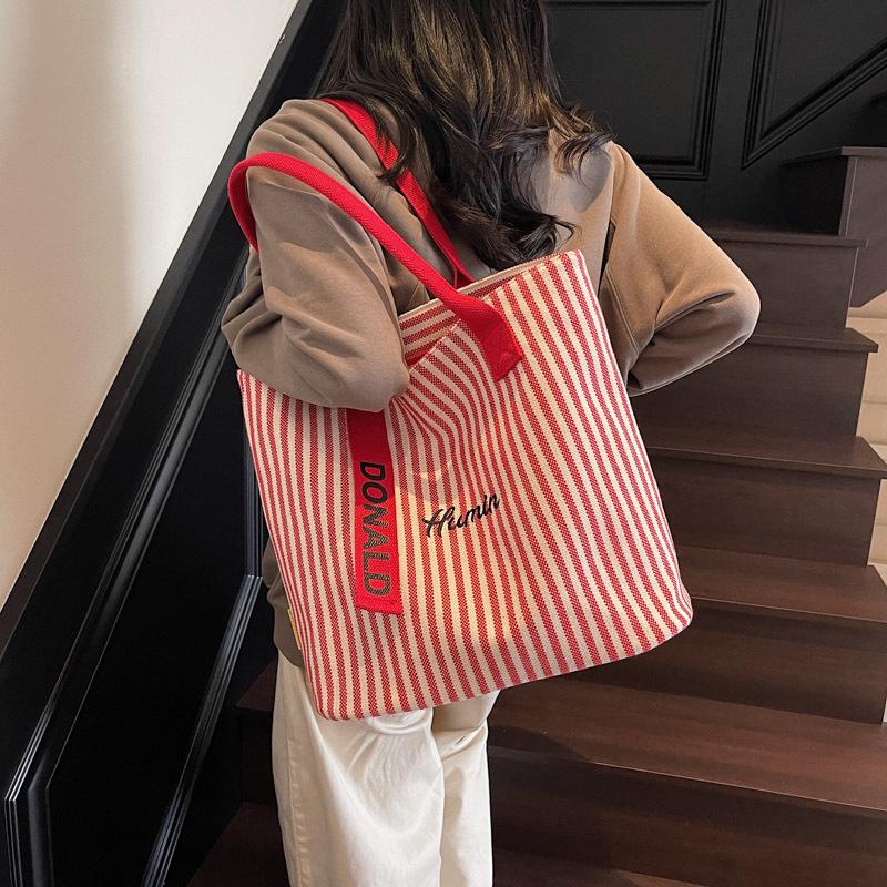 

Женская холщовая сумка через плечо большой вместимости в полоску - Универсальная сумка-тоут для студентов и пассажиров чёрный