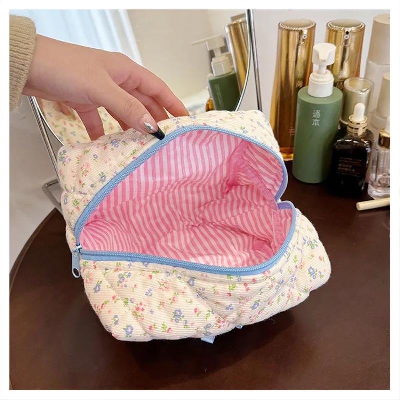 Fashion Flower Quilted Makeup Storage Bag Portable Travel Organizer Cosmetic Toiletry Pouch Cute Make Up Handbag Clutch Purse