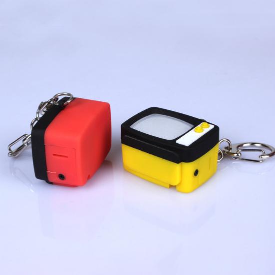 Retro TV LED-nyckelring Mini-TV-hänge med ljud, lysande nyckelring, ryggsäcksberlock för mörkersikt, roliga tillbehör