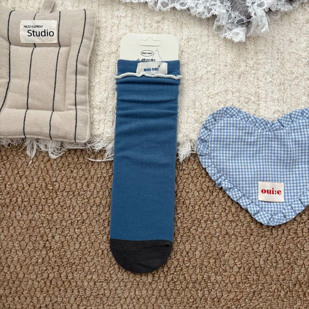 Ladies Spring and Autumn Vintage Bow Striped Mid Barrel Pile Cotton Socks