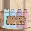 1pz Bustino Capibara Semplice in Piedi 750ml Bottiglia d'Acqua in Plastica Colorata Tappo Flip a Cannuccia Anti-perdita Per Sport Ufficio Uso Domestico