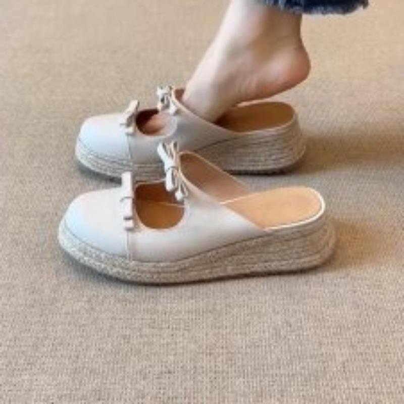 

Мода Мода 2025 Женские тапочки с закрытым носком Новая уличная повседневная обувь Бабочка Ажурные Бестселлер Нескользящие тапочки на танкетке 40 покинуть белый