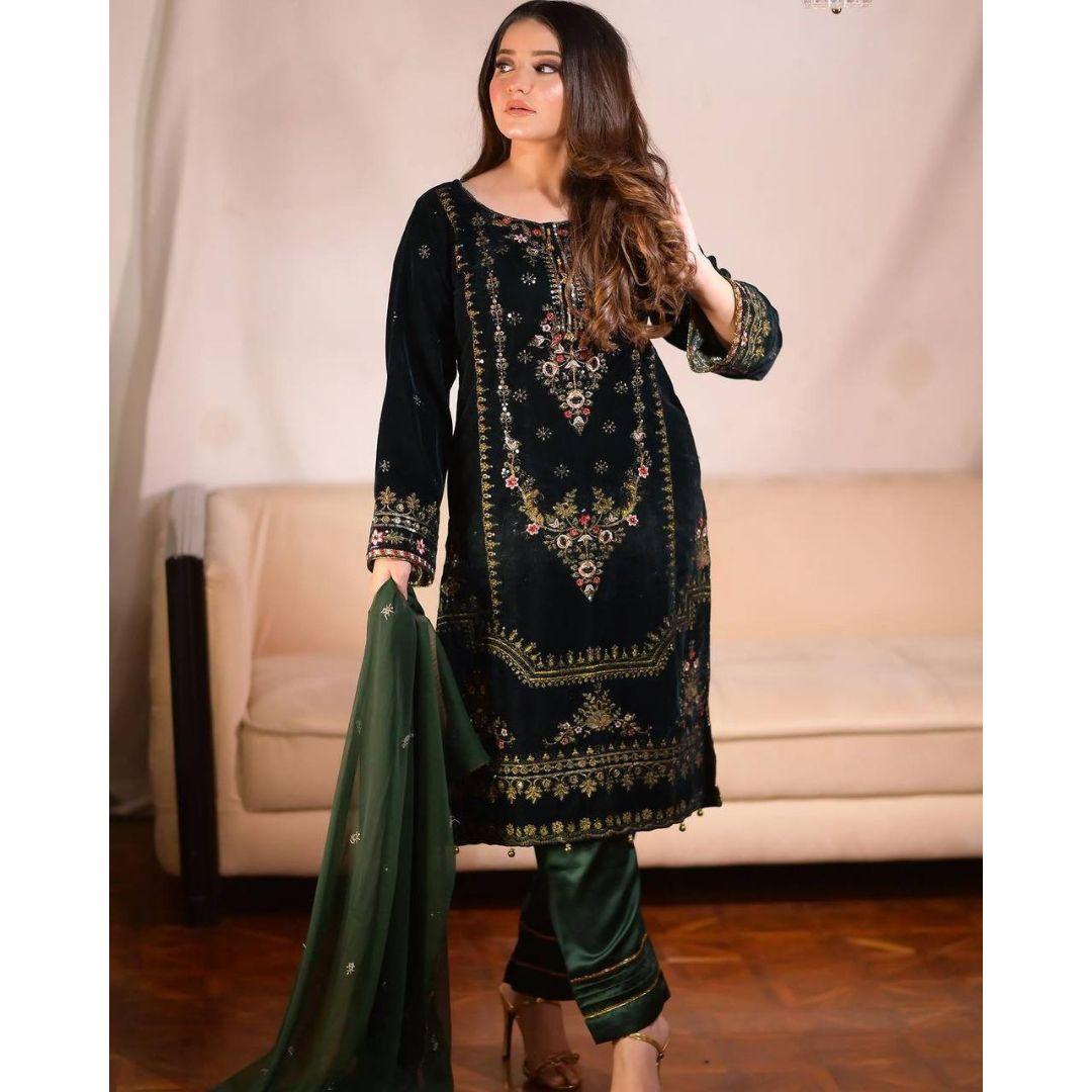 

Бархатное платье нового дизайна для женщин, чтобы выглядеть привлекательно на любом мероприятии, а также в повседневной жизни.