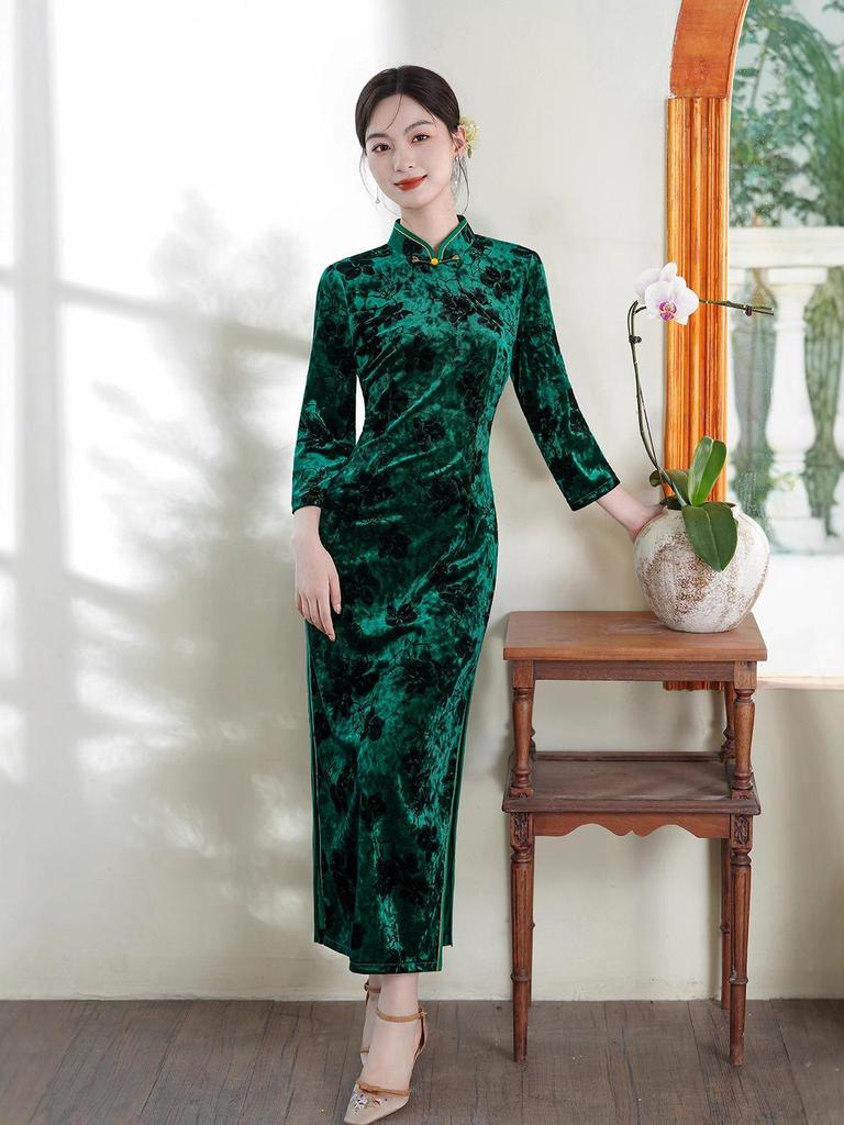 Elegant Green Velvet Cheongsam Two-Piece Set with Shawl for Weddings and Banquets