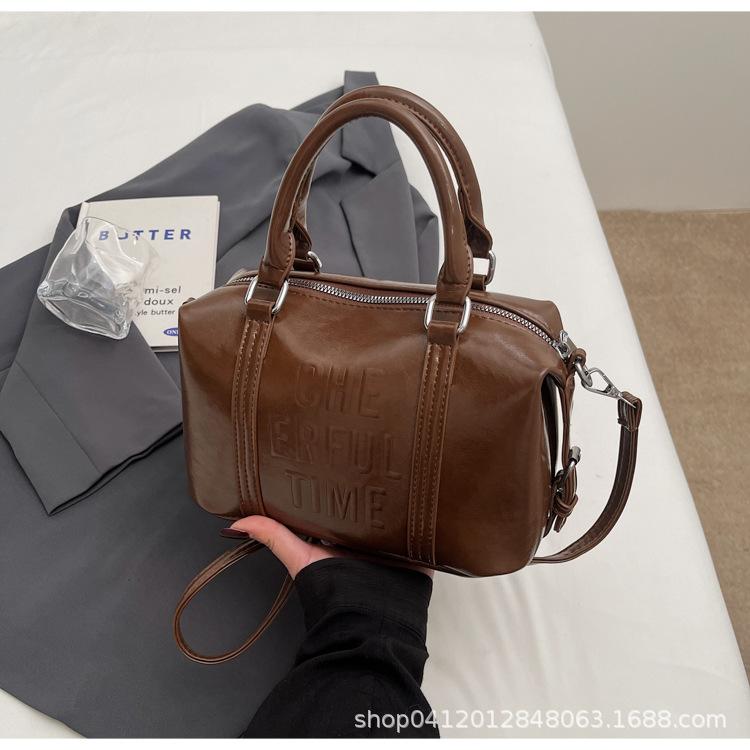 

Korean version portable bowling bag women s 2025 new retro niche commuter pillow bag versatile shoulder messenger bag