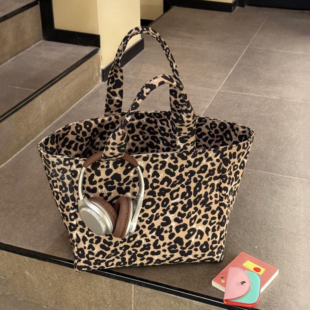 

2025 new leopard print canvas shoulder bag women s large-capacity commuting out tote bag portable shopping bag