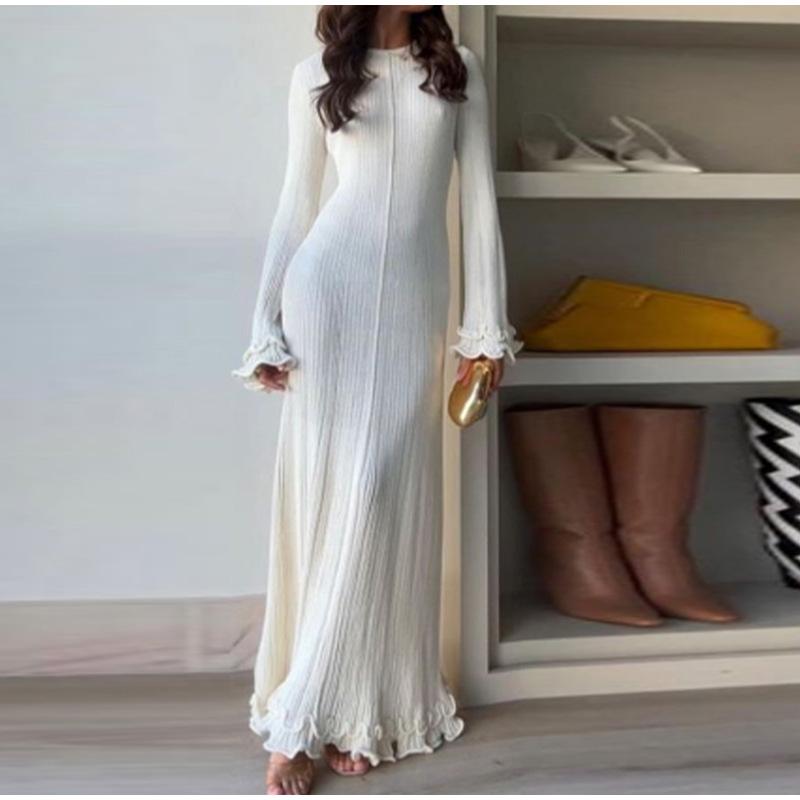 Elegantní pletené dlouhé šaty s vroubkovaným výstřihem a dlouhým rukávem Dámské dlouhé kudrnaté šaty úzkého střihu s vysokým pasem
