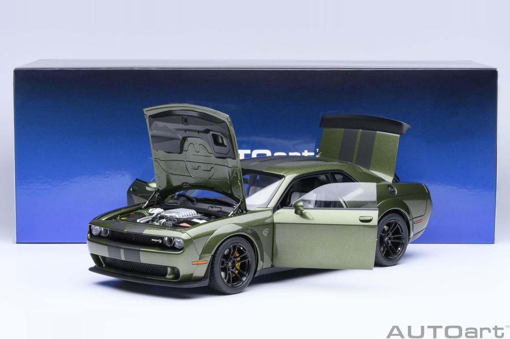 AUTOart Dodge Challenger SRT Jailbreak 2022 Schwarz Gestreift Fertigmodell 71761 1/18 (Metallic Grün/Carbon [F8 GRÜN])