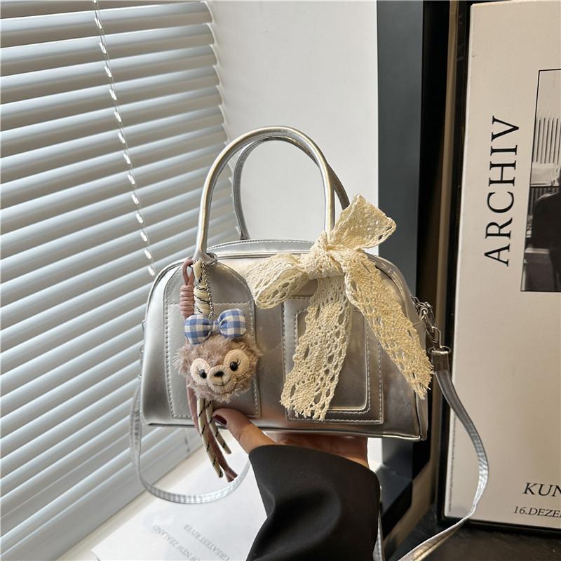 Large-capacity commuting leisure solid color pillow bag portable shoulder bag fashionable high-value beautiful messenger bag women