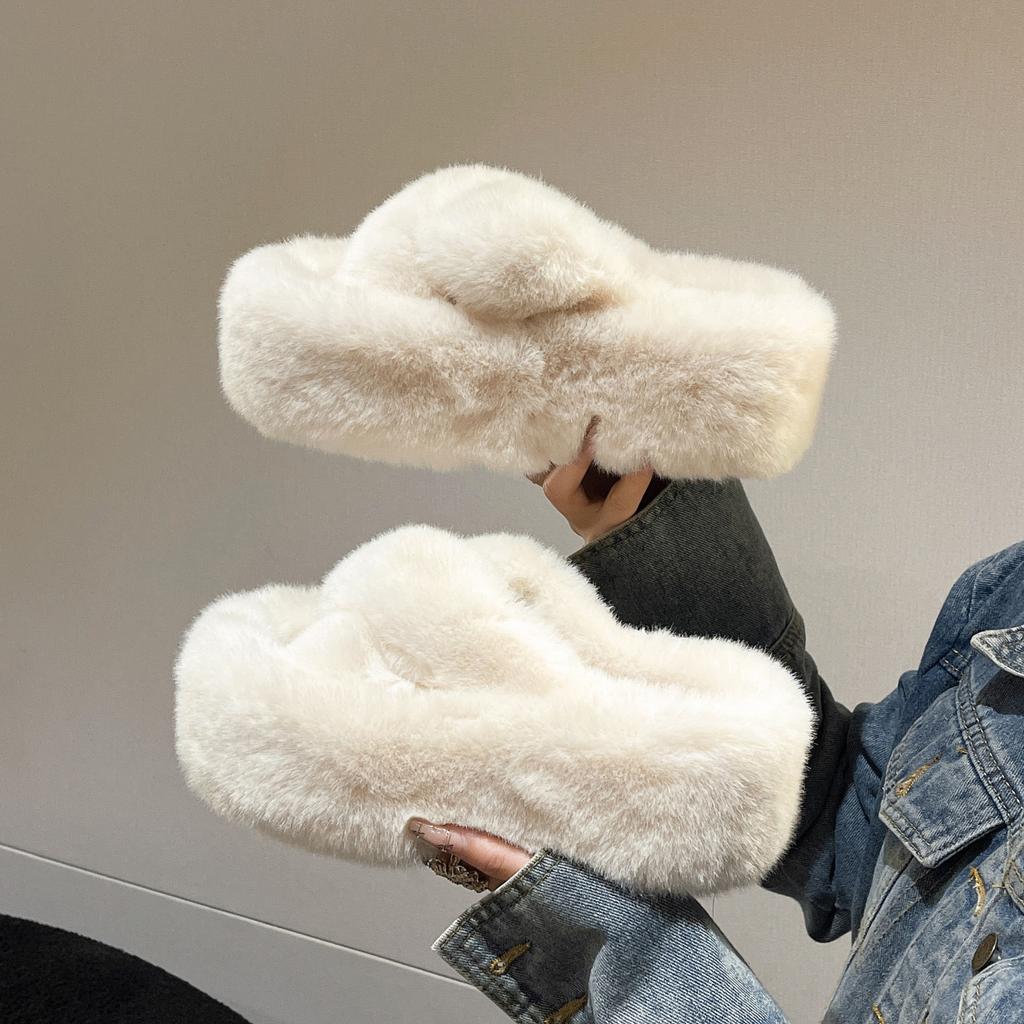 Thick-soled fluffy slippers women wear 2025 new autumn and winter fashion plush shoes go out Internet celebrity foreign gas cotton mop