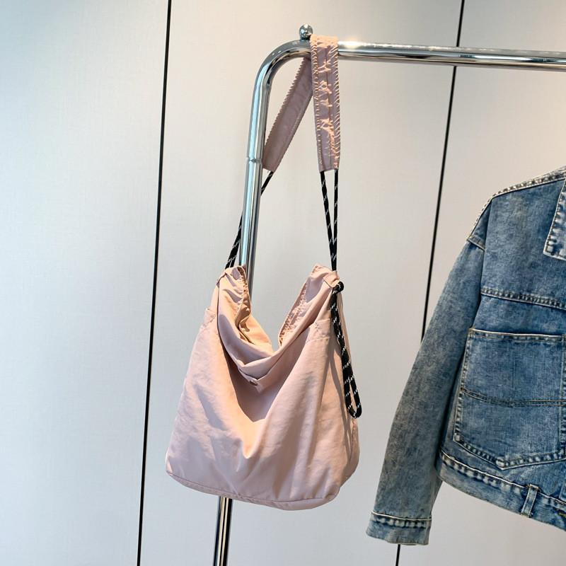 Trendy Large Capacity Canvas Tote Bag For Women With Stylish Street Fashion Design