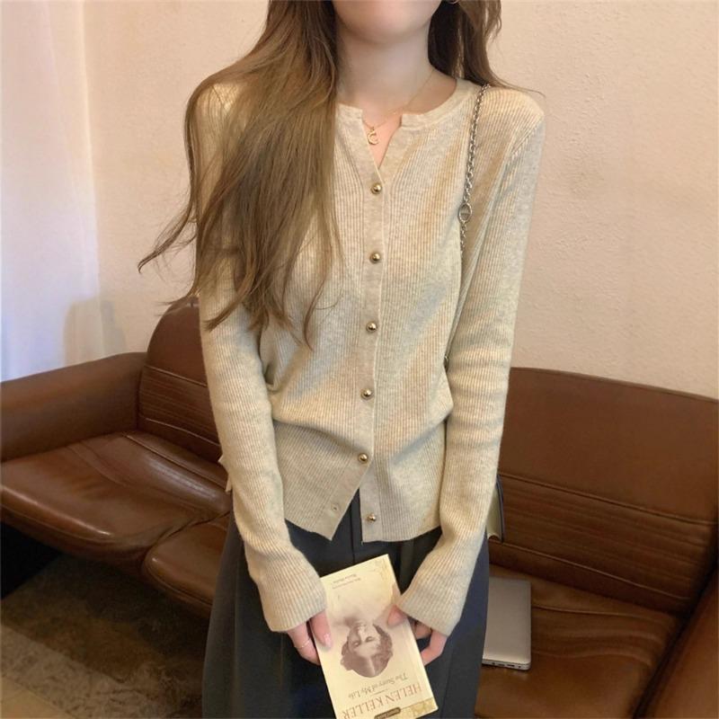 Chic Metal Single-breasted Knitted Cardigan Jacket Women's Clothing Autumn and Winter High-end Wear with White Long-sleeved Sweater