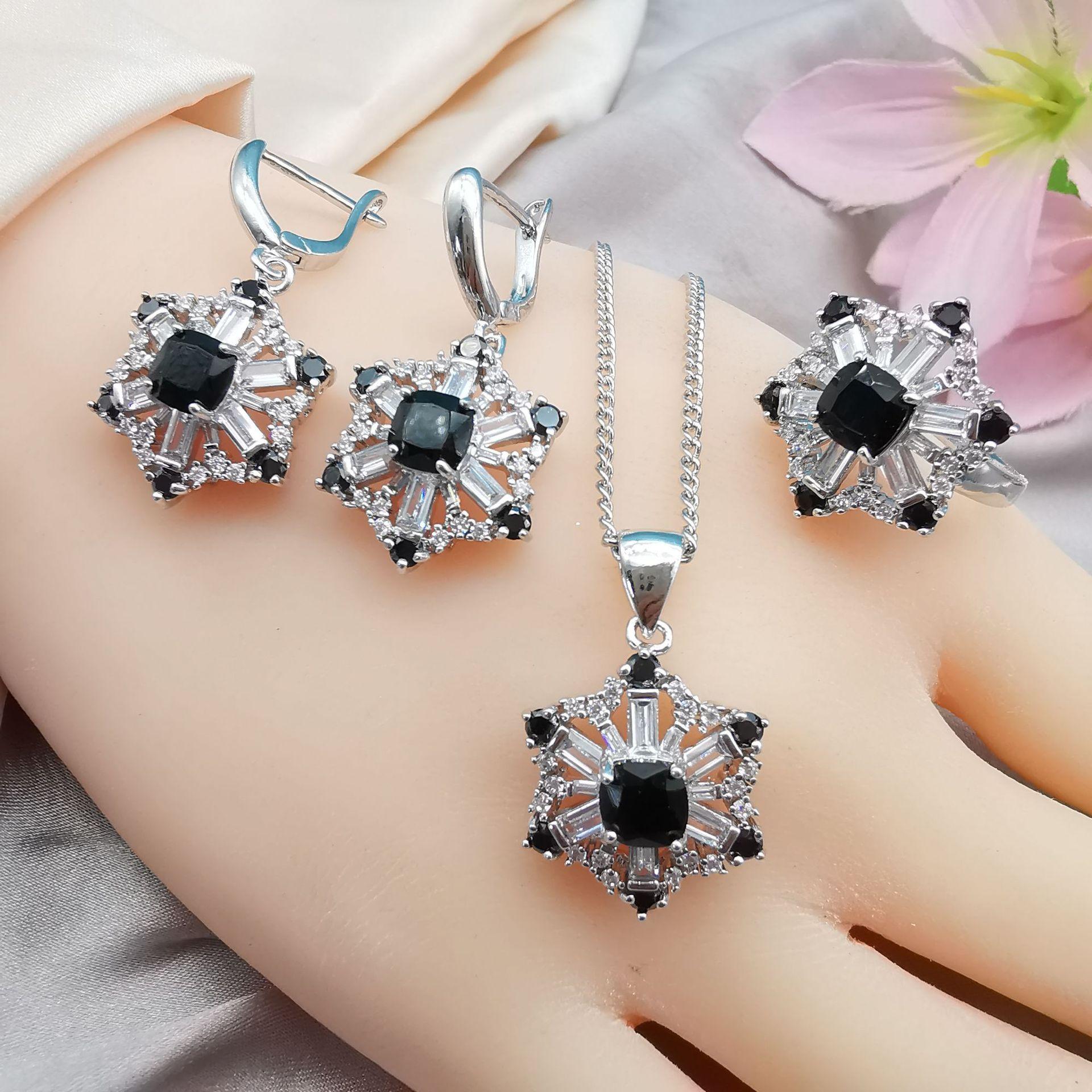 

Модные аксессуары Лестничный бриллиантовый циркон ожерелье серьги браслет комплект из трех предметов Size 9