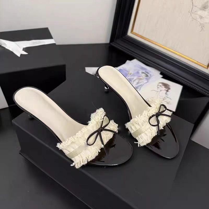 

Сяосянфэн женские босоножки на высоком каблуке летние универсальные для долгой носки, не утомляющие ноги, сандалии на тонком каблуке, шлепанцы с бантом 37 белый