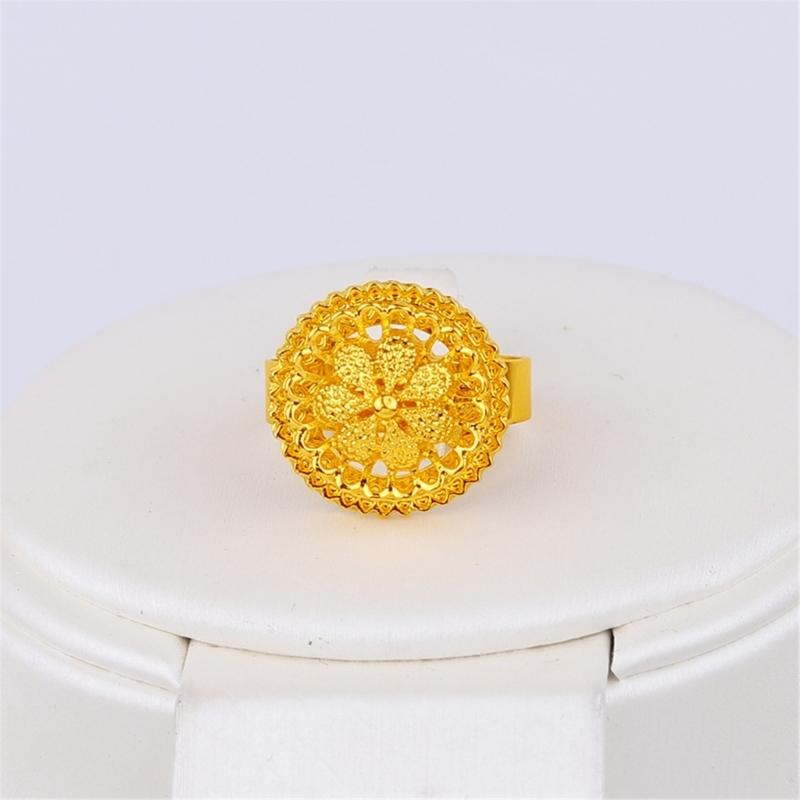 Gold Schmuckset für Hochzeiten und Partys mit Halskette, Ohrringen und Ringen. Einzigartiger Schmuckschmuck für Partys.