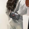Newspaper Style 2025 New Chain Bag Women's Fashion Simple Design Trendy Versatile Shoulder Bag Crossbody Small Square Bag