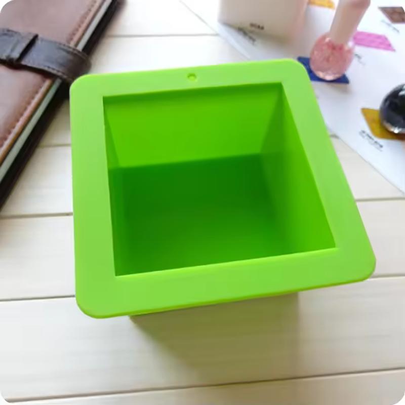 Green Square Silicone Cake Soap Mold 500ml Straight-Edged Square Brick Bread Mold 9 * 9 * 6.5cm Chiffon Bread Cake Mold