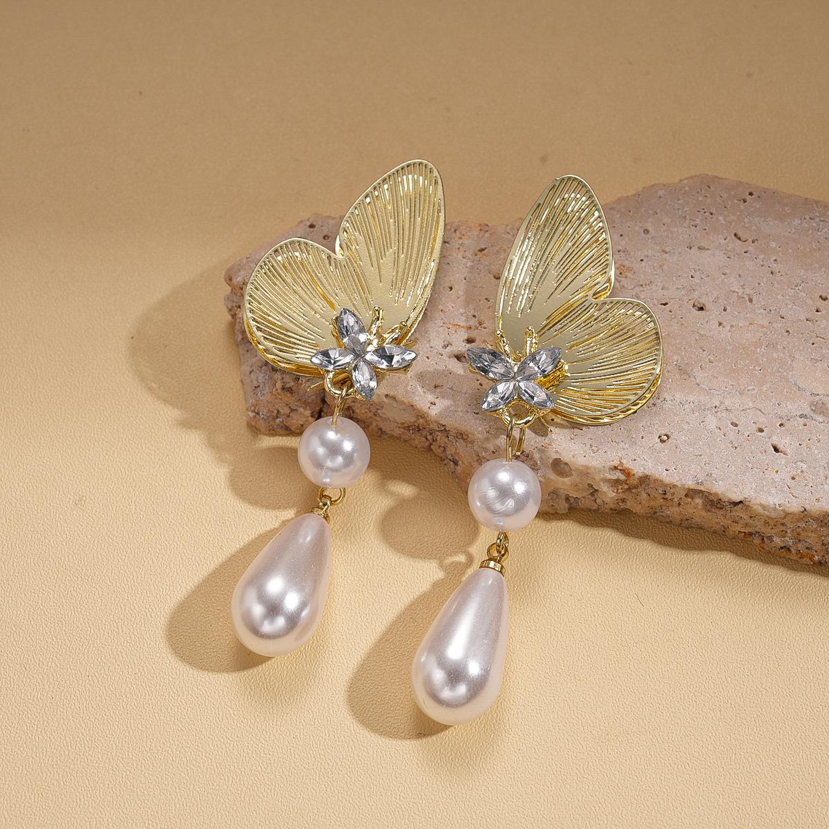 Diamond-encrusted imitation pearl hollow butterfly water drop silver needle earrings elegant earrings