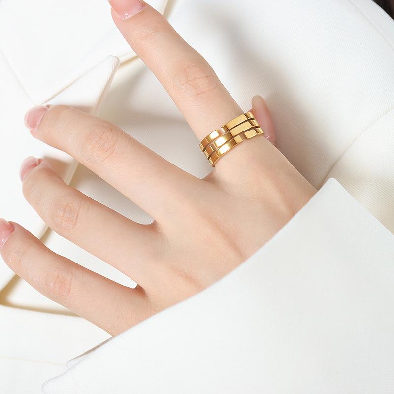 Trendy Pre-owned 18K Gold Titanium Steel Hip Hop Women s Ring - Durable Fashionable Size 7