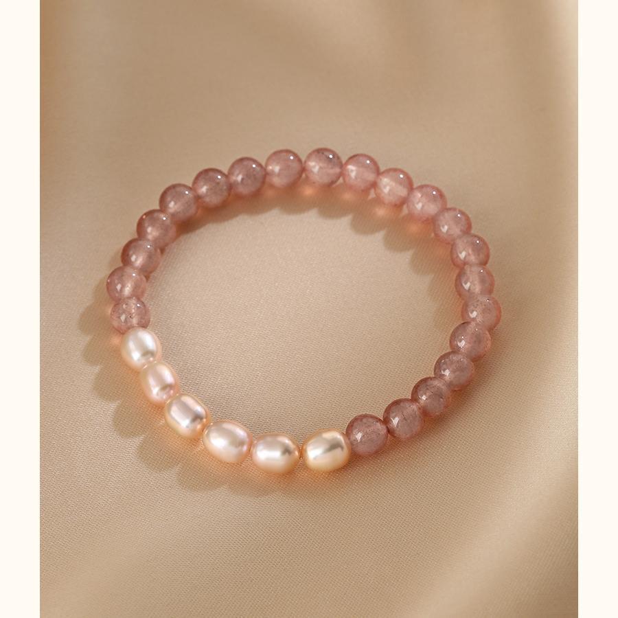 Natürliches Süßwasserperlenarmband, süßes und frisches Erdbeerkristallarmband, gespleißtes Perlendesign, stapelbar zu tragender Schmuck Damen