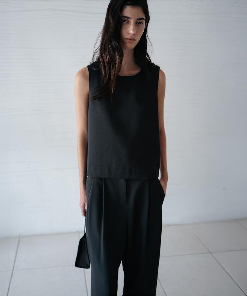 Beullaengkeulumumeon Sway Two-Pleat Pants_Black