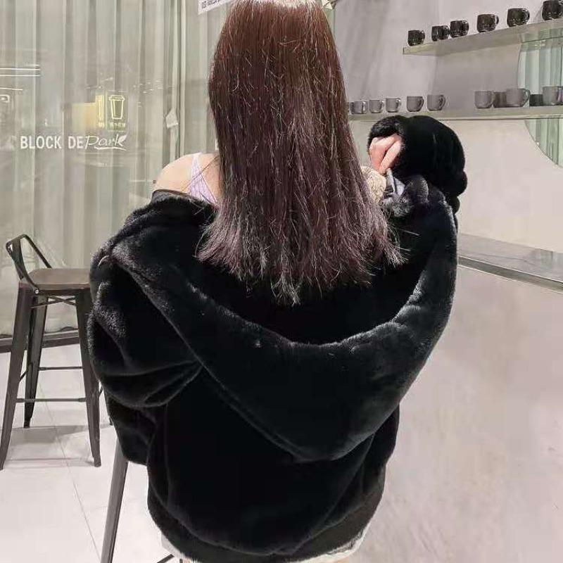 

Зимнее новое пальто из искусственного меха кролика рекс с утолщенным плюшем, женское милое с капюшоном и ушками, молочное хуху L 120-72.5 kg