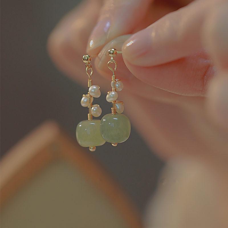 

Retro Hetian jade earrings women s light luxury niche design stud earrings New ins style earrings earrings зелёный