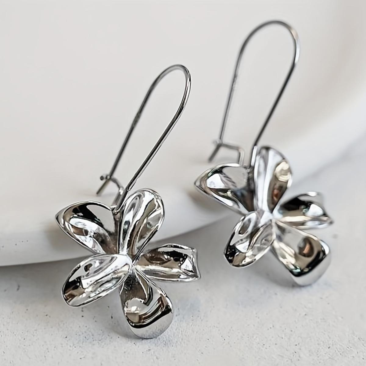 Unique minimalist silver flower earrings with ins style, fake style, light luxury temperament, earrings for women, oval shape