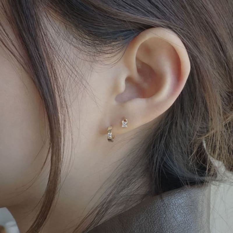 youngglow 14k cubic lock piercing