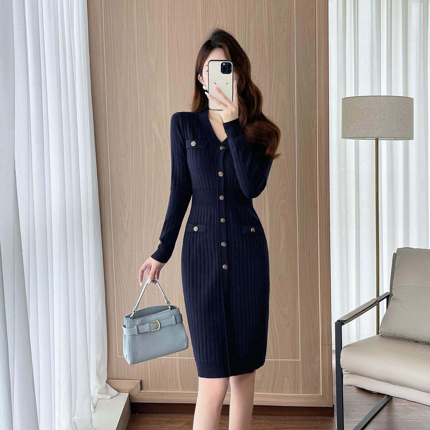 

Elegant V-neck Slim Fit Long Knit Dress - Winter Style with Fashionable Hip-Hugging Design Medium королівський синій колір
