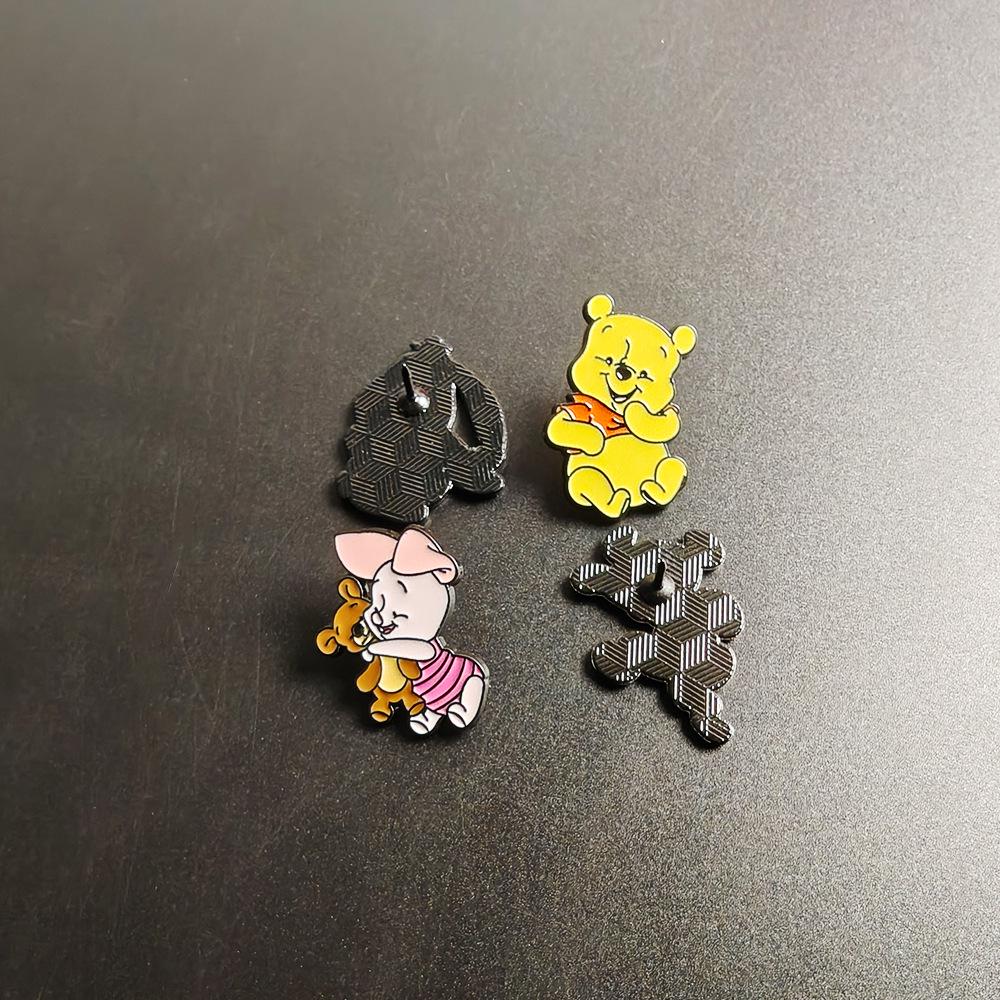 Spilla creativa di Winnie the Pooh: Spilla in lega del simpatico Tigro e Pimpi