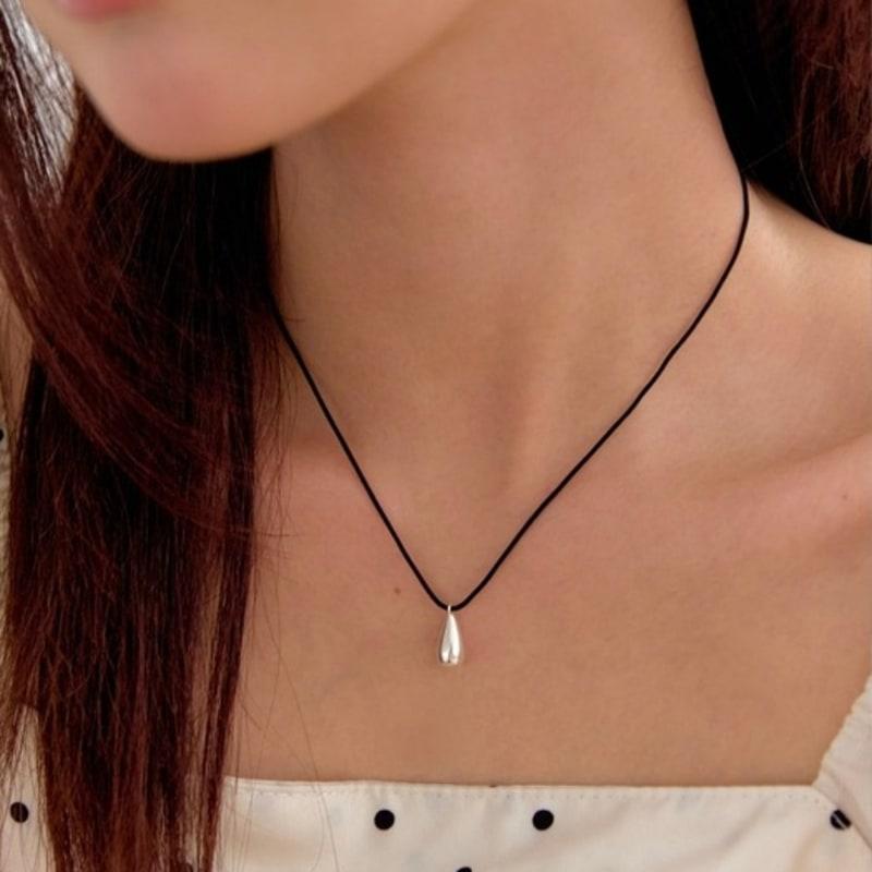 

moi moi Water black necklace silver
