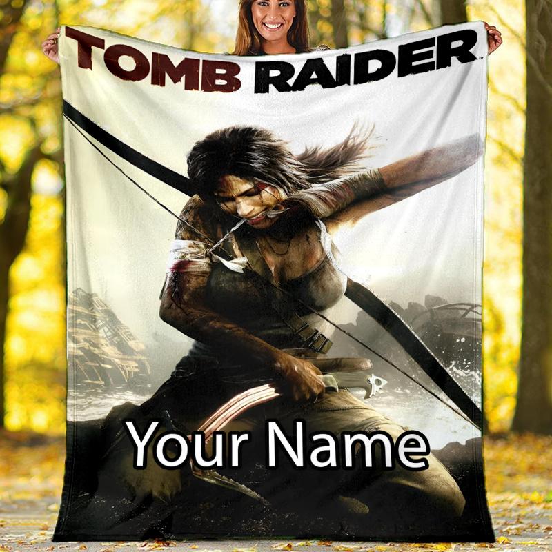 Pătură Imprimată Personalizată cu Nume - Tematică Tomb Raider - Perfectă pentru Canapea, Pat, Călătorii și Utilizare în Aer Liber | Lavabilă la Mașină, Confortabilă și Durabilă.