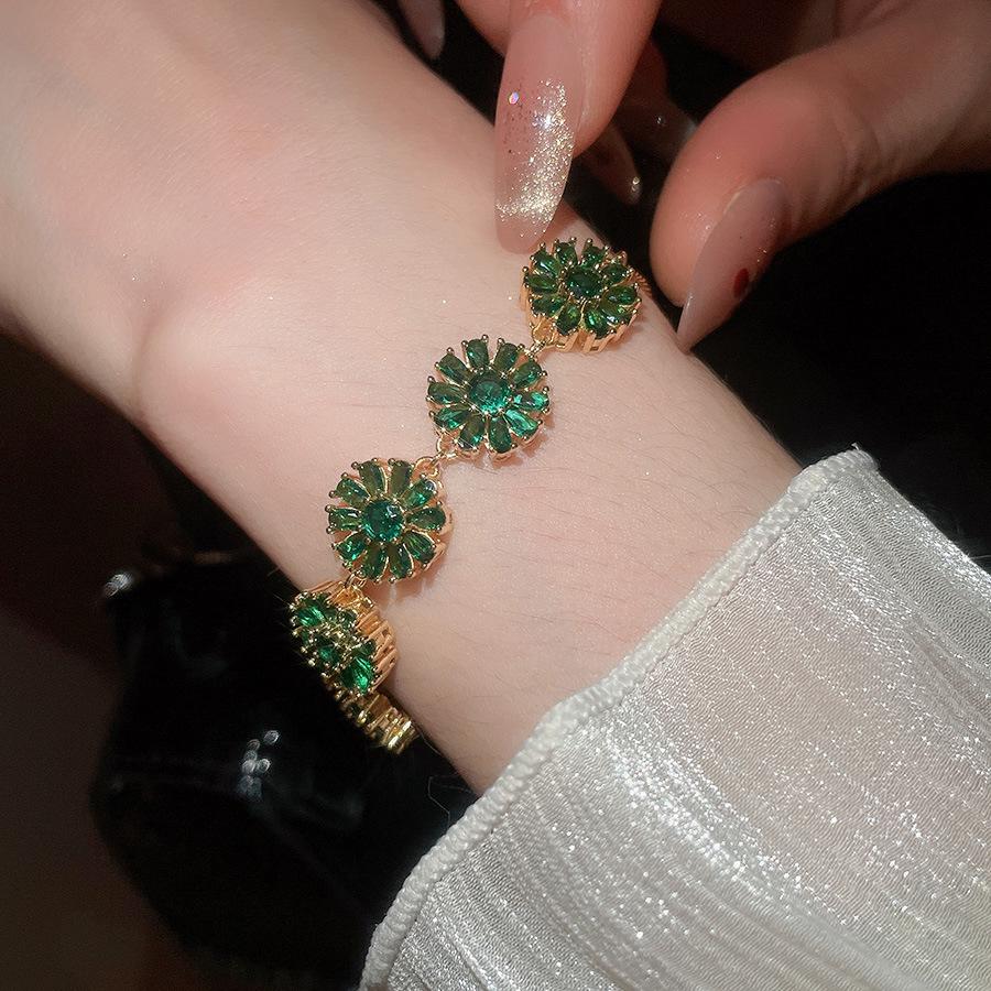 18k Gold Plated Retro Zircon Floral Bracelet – Elegant, Fashionable Hand Jewelry for Women