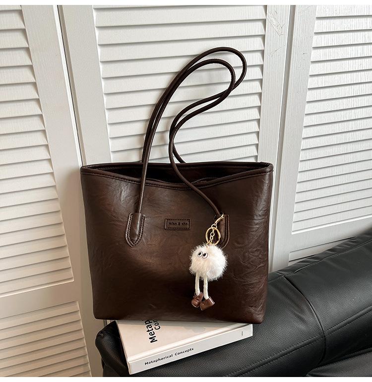 

High-end bag women s 2025 new retro one-shoulder commuter women s bag is versatile and large-capacity work armpit tote bag