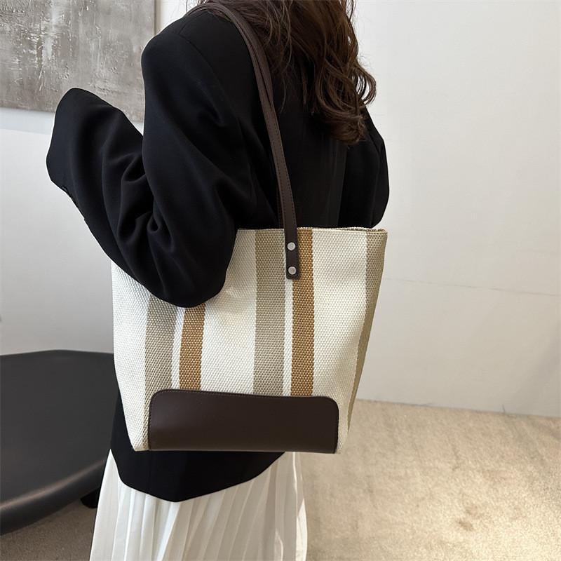 Stylish Colorblock Striped Tote Bag For Women With Spacious Design And Modern Urban Chic