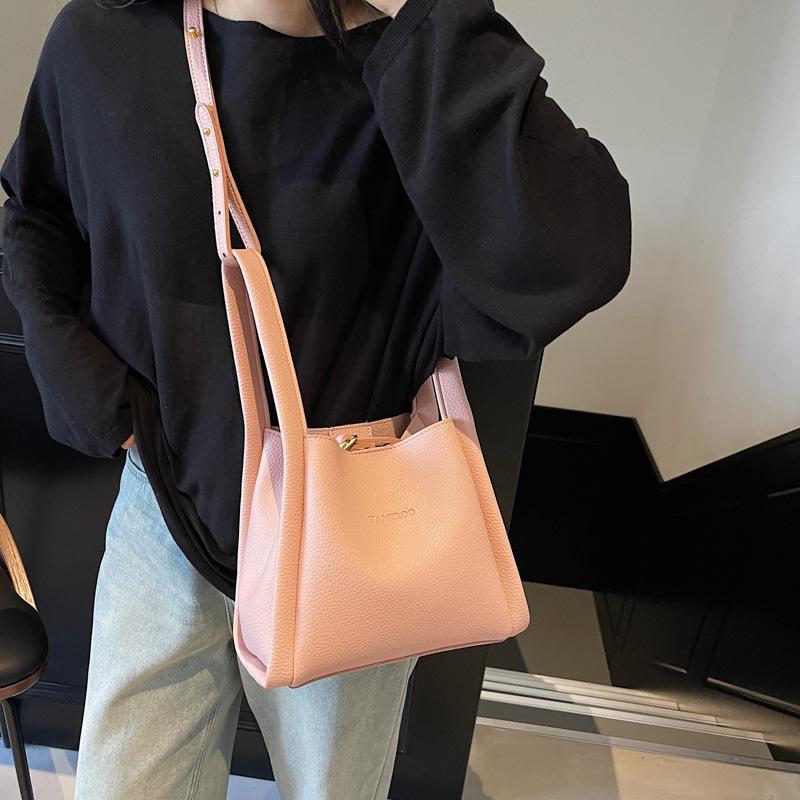 Premium Sense Portable Small Bag Female Portable Vegetable Basket Bag Versatile Messenger Bag Bucket Bag Small Bag